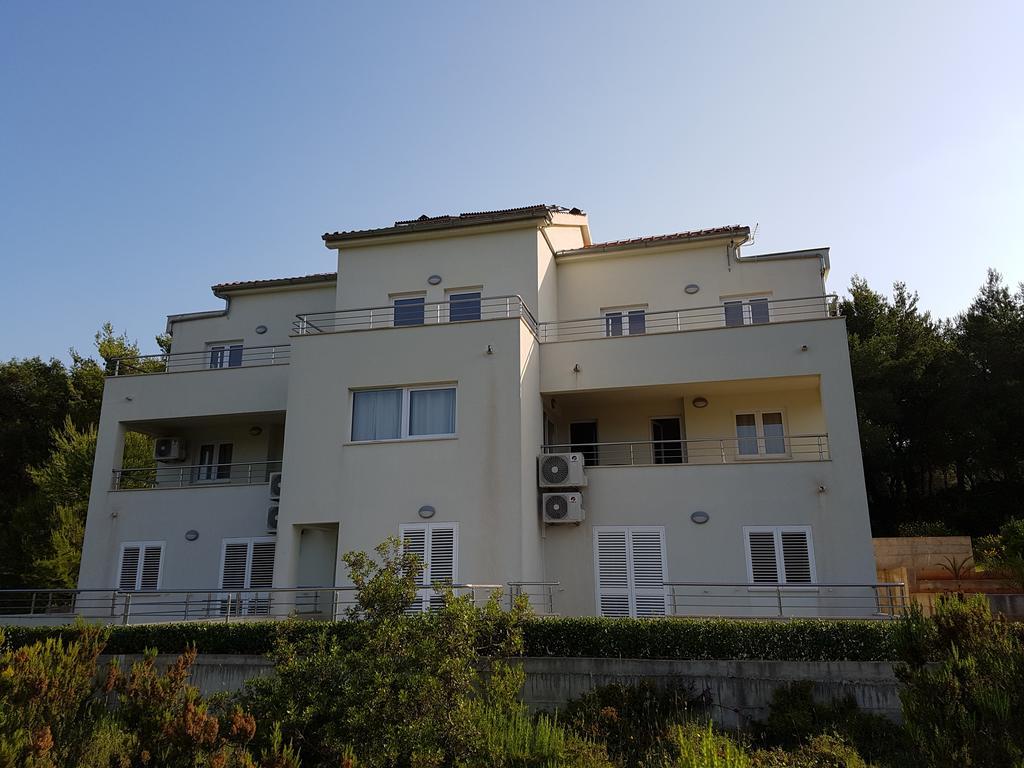 Apartments Villa Maslinica Vrboska Exterior foto